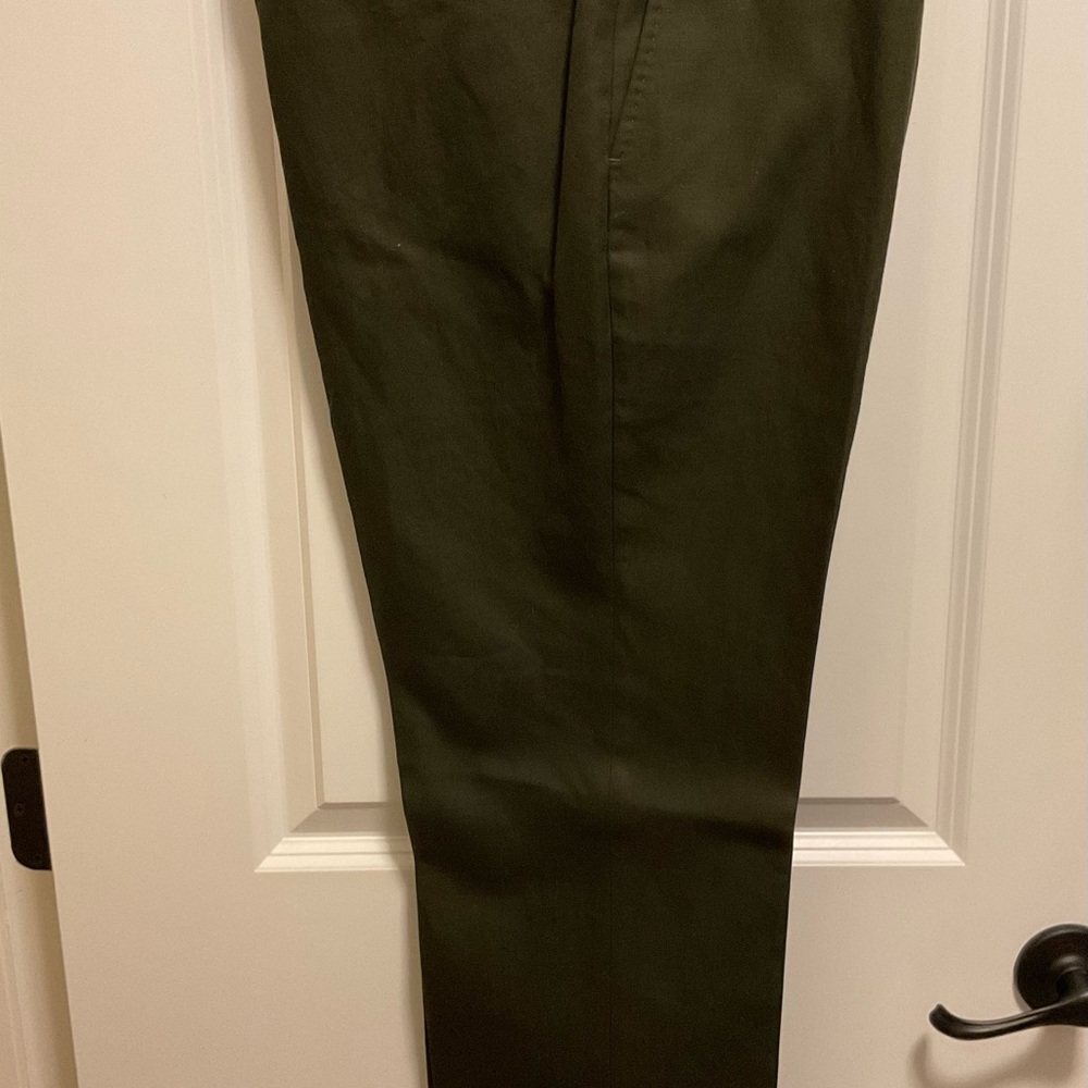 Banana republic dress pants, 32 x 32. Slim fit small tear inseam center backside